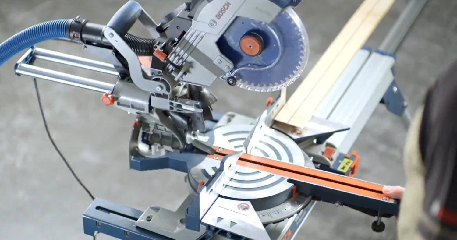 Bosch GCM 8 SDE Afkortzaag Met Laser - 1600W - 216 X 30mm - 0601B19200 3 Bosch GCM 8 SDE Afkortzaag Met Laser - 1600W - 216 X 30mm - 0601B19200 - Afbeelding 3