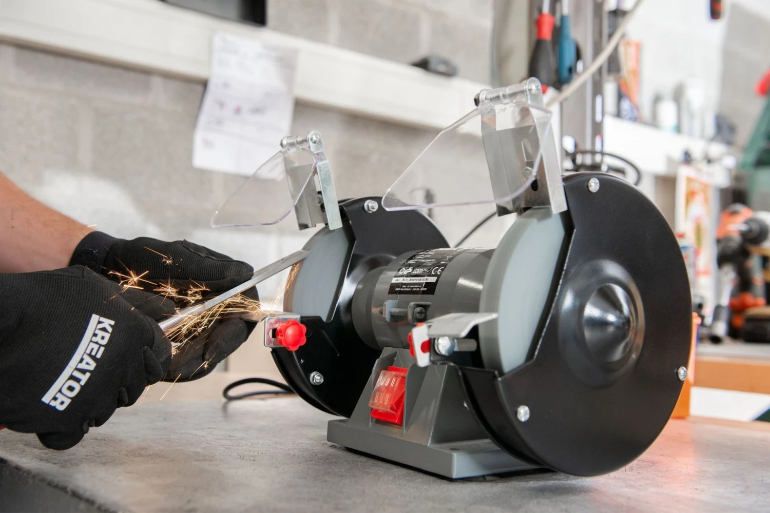 Powerplus POWE80080 Bankslijpmolen - 150W - 150mm 4 Powerplus POWE80080 Bankslijpmolen - 150W - 150mm - Afbeelding 4