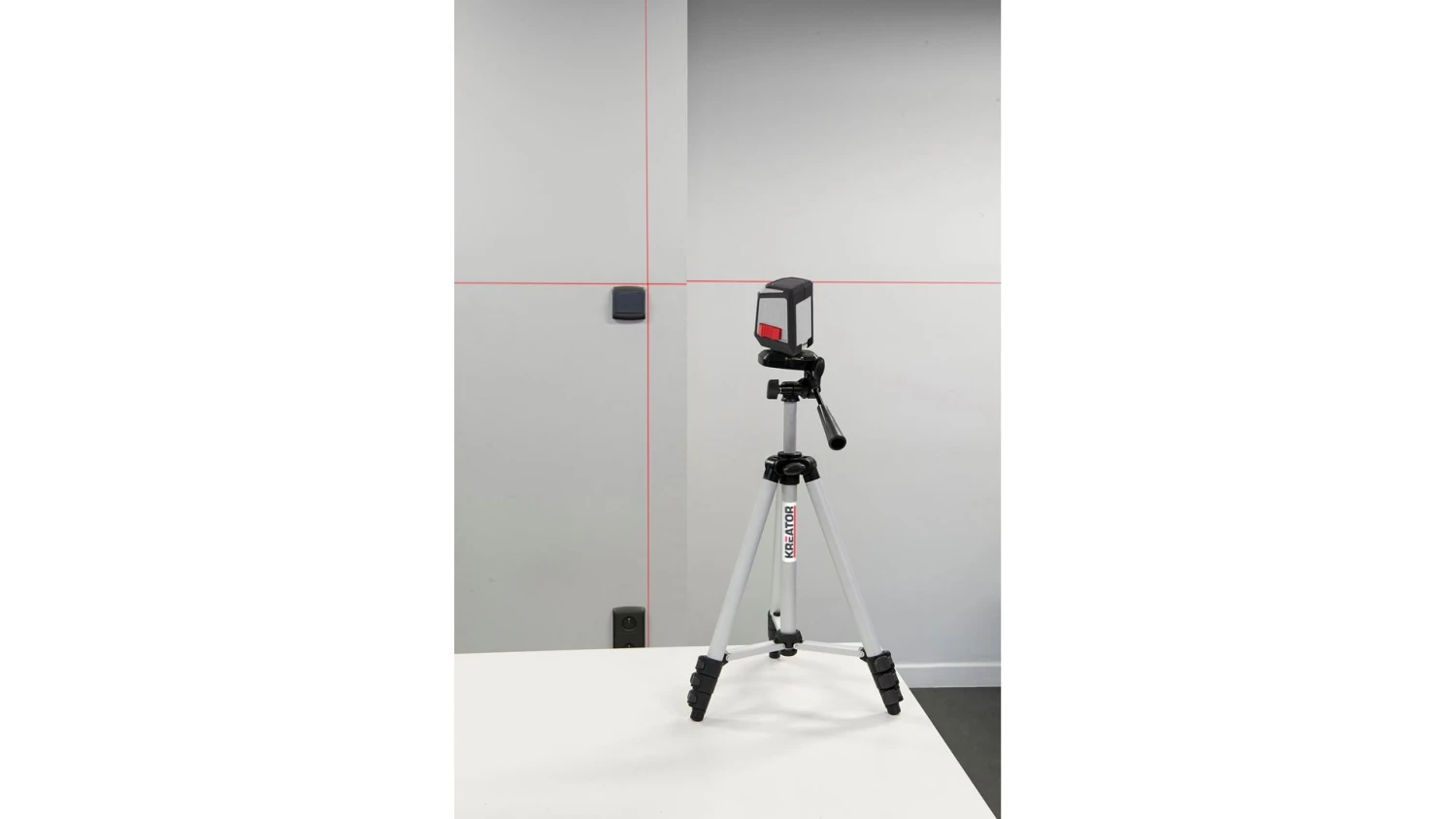 Kreator KRT706300 Zelfnivellerende Kruislijnlaser Body In Tas - 12 M - Rood - 2 Lijnen 7 Kreator KRT706300 Zelfnivellerende Kruislijnlaser Body In Tas - 12 M - Rood - 2 Lijnen - Afbeelding 7