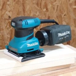 Makita BO4556K Vlakschuurmachine In Koffer - 200W - 112 X 102mm -Makita || Bosch || Stanley Verkoop 34b16df6ea8355c451e11accdb755f8a