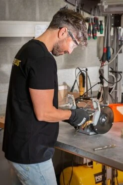 Powerplus POWE80080 Bankslijpmolen - 150W - 150mm 8 Powerplus POWE80080 Bankslijpmolen - 150W - 150mm -Makita || Bosch || Stanley Verkoop 39dcf399770f6c216e9578e15d241030