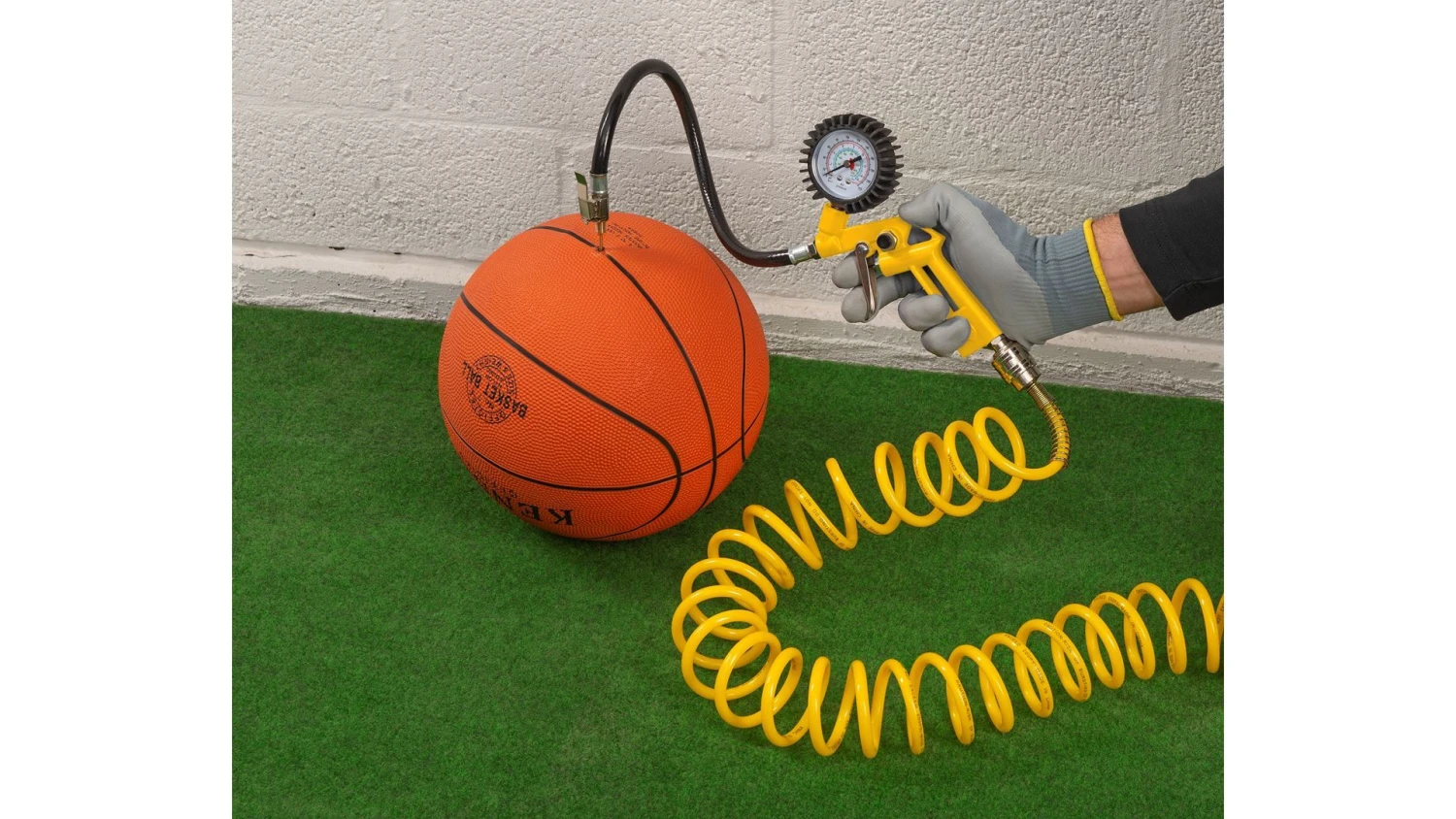 Powerplus POWX1706 Draagbare Compressor + 11 Accessoire - 1100W - 8 Bar 10 Powerplus POWX1706 Draagbare Compressor + 11 Accessoire - 1100W - 8 Bar - Afbeelding 10