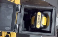 DeWalt DWST1-75659 10.8-18V Li-Ion Accu Bouwradio Met Oplaadfunctie - DAB+ - Bluetooth - Werkt Op Netstroom & Accu - DWST1-75659-QW -Makita || Bosch || Stanley Verkoop 617402719791d534e66b1911c746d93e