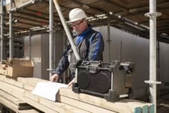 PerfectPro ROCKHART RH4 Bouwradio - FM RDS - DAB+ - Bluetooth - AUX In - Oplaadbaar (ingebouwde Lithium Accu) -Makita || Bosch || Stanley Verkoop 641efa9e720b8e0edf91bb1d260c595b