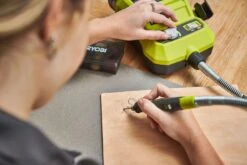 Ryobi R18RT-0 18V Li-Ion Accu Rotatietool Body Incl. 33-delige Accessoire Set - 3,2mm -Makita || Bosch || Stanley Verkoop 64b7bd109561db84faf6f13d01b3a4d2