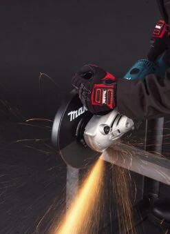 Makita GA9020RFK3 Haakse Slijper Incl. 2 Diamantzaagbladen In Koffer - 2200W - 230mm - Softstart -Makita || Bosch || Stanley Verkoop 9561e6ce5698257a2ac15112e7a47a77