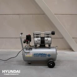 Hyundai 55754 Stille Compressor - 30L - 8bar -Makita || Bosch || Stanley Verkoop bd5065f67039a74349c76ef8261e1bb4