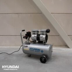 Hyundai 55754 Stille Compressor - 30L - 8bar -Makita || Bosch || Stanley Verkoop d45d2c9d357fa63866407a7bd0db007c