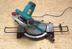 Makita MLS100 Afkortzaag - 1500W - 255 X 30mm -Makita || Bosch || Stanley Verkoop df6d09f41bfdedb67aba56cbbeea9553