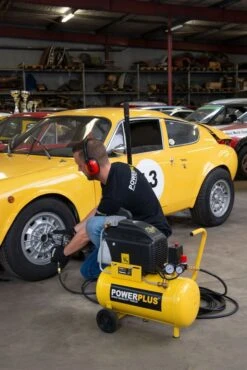 Powerplus POWX1760 Compressor - 1500W - 50L - Olie 11 Powerplus POWX1760 Compressor - 1500W - 50L - Olie -Makita || Bosch || Stanley Verkoop e296712a59d6caa3a5864dc155c5e18f