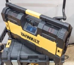 DeWalt DWST1-75659 10.8-18V Li-Ion Accu Bouwradio Met Oplaadfunctie - DAB+ - Bluetooth - Werkt Op Netstroom & Accu - DWST1-75659-QW -Makita || Bosch || Stanley Verkoop ff044fcfe64a1ef2770d2a95242093d7